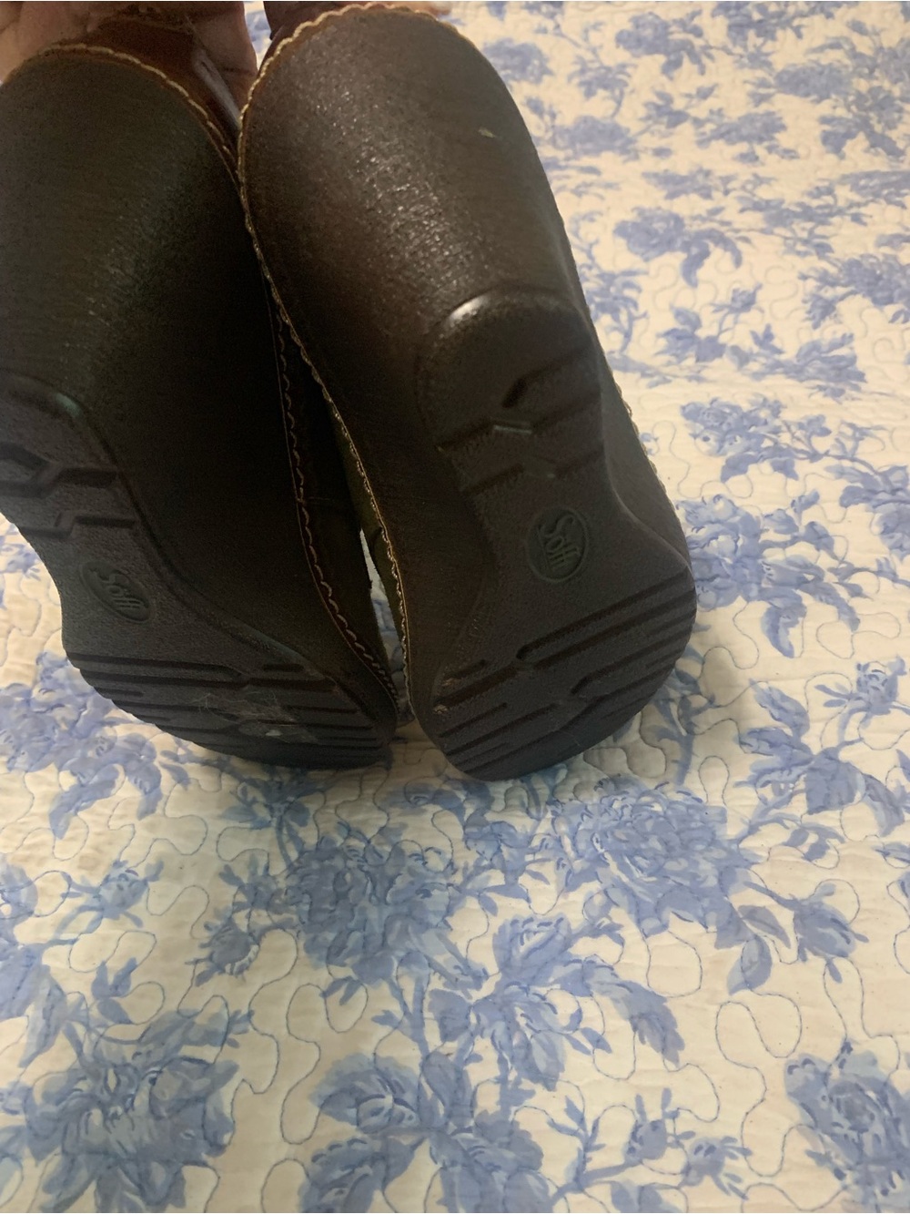 Sofft Olive Green Suede Wedge Oxfords with Brown Trim - Picture 5 of 9